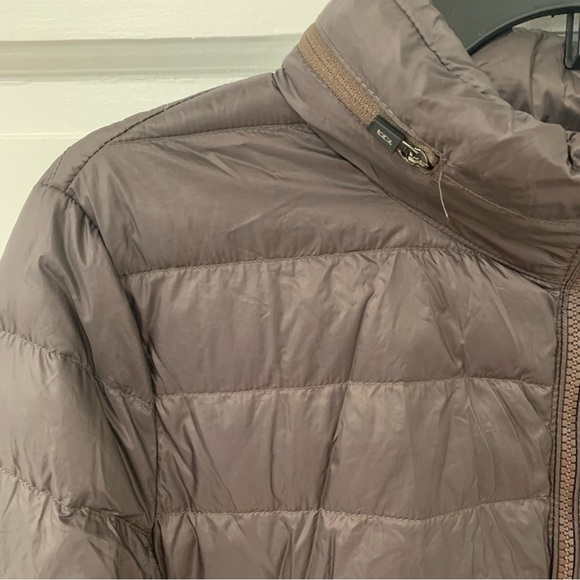 Women’s Tumi Pax Down Puffer Packable Jacket Size Medium Outerwear Lightweight - Picture 3 of 16